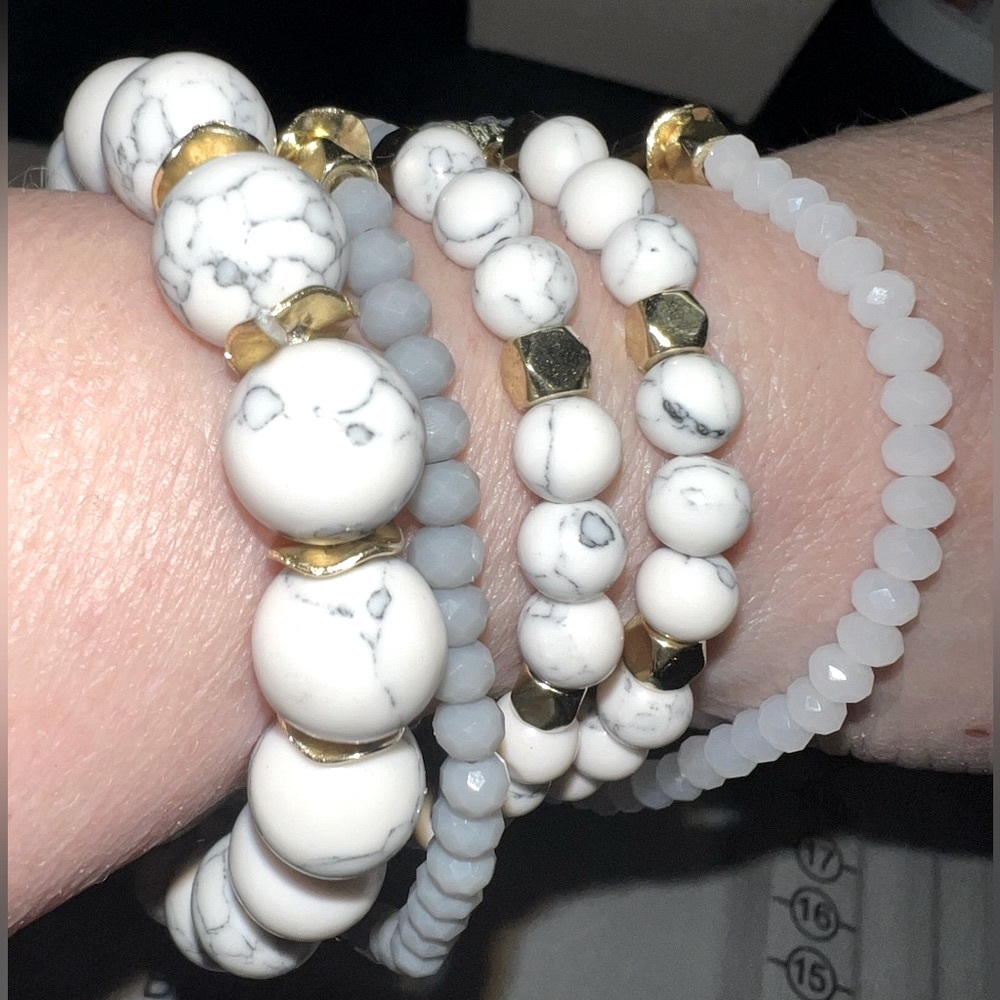 Set: Howlite -5 Stackable Bracelets And Matching … - image 6
